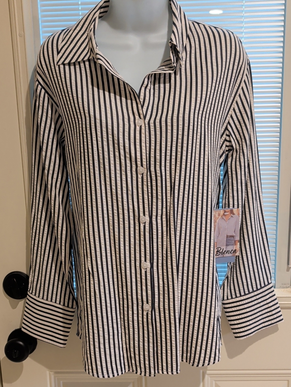 Blenca Black and White Striped Button-Down Shirt Size M